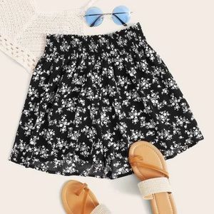 Wide leg flowy shorts NWOT